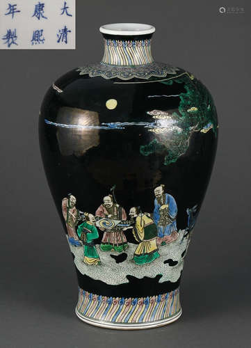 A WUCAI GLAZE VASE PAINTED WITH STORY