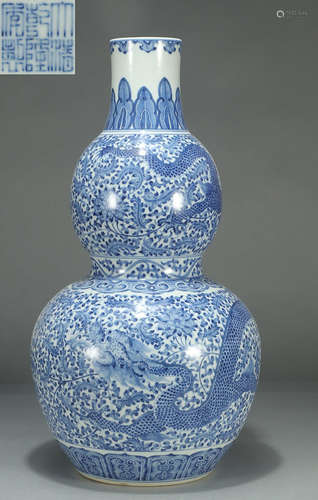 A BLUE&WHITE GLAZE VASE PAINTED WITH DRAGON