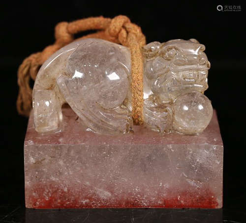 A CRYSTAL SEAL SHAPED WITH BEAST