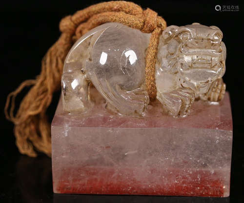 A CRYSTAL SEAL SHAPED WITH BEAST