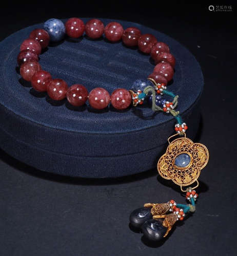 A TOURMALINE STRING BRACELET WITH 18 BEADS