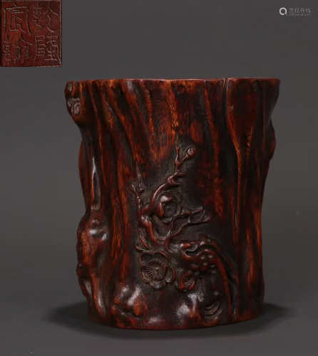 A CHENXIANG WOOD BRUSH POT CARVED WITH FLOWER