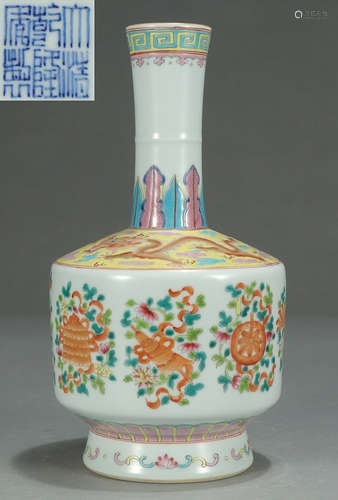 A FAMILLE ROSE GLAZE VASE WITH FLOWER PATTERN