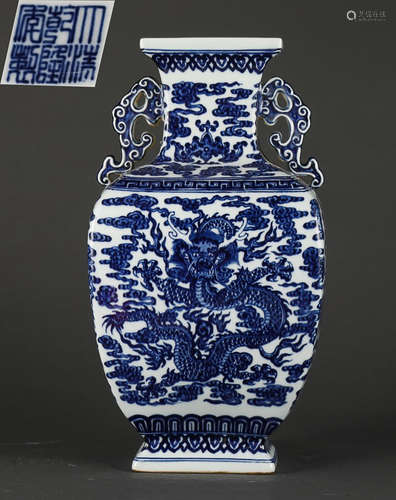 A BLUE&WHITE GLAZE VASE PAINTED WITH DRAGON&PHOENIX