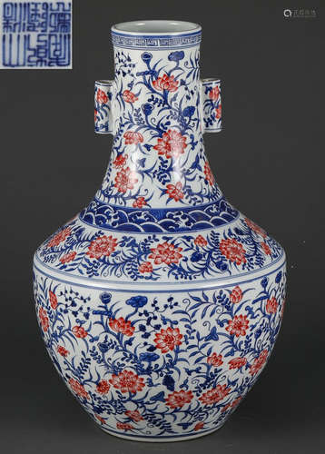 A BLUE&WHITE GLAZE VASE WITH FLOWER PATTERN