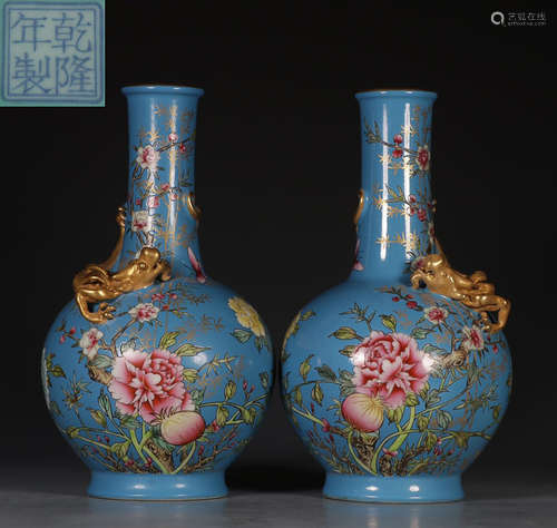 PAIR OF BLUE BASE FAMILLE ROSE GLAZE VASE WITH FLOWER PATTERN