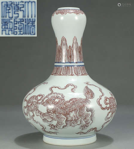 A RED&WHITE GLAZE VASE PAINTED WITH LION