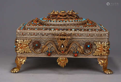 A GILT BRONZE BOX EMBEDDED WITH GEM