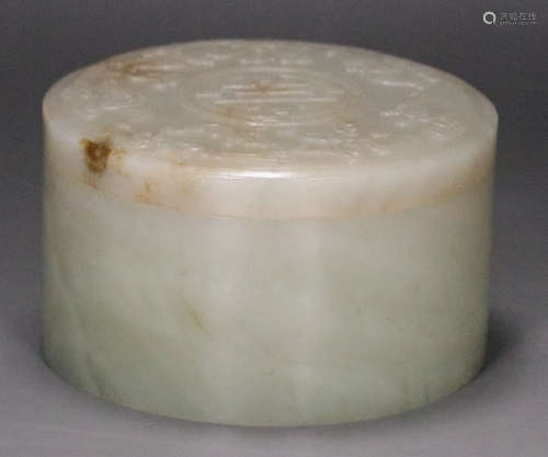 A HETIAN JADE BOX CARVED WITH AUSPICIOUS PATTERN