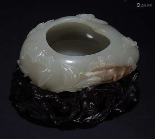 A HETIAN JADE BRUSH WASHER CARVED WITH BAT