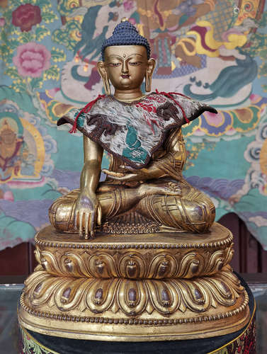 A GILT BRONZE SAKYAMUNI BUDDHA STATUE