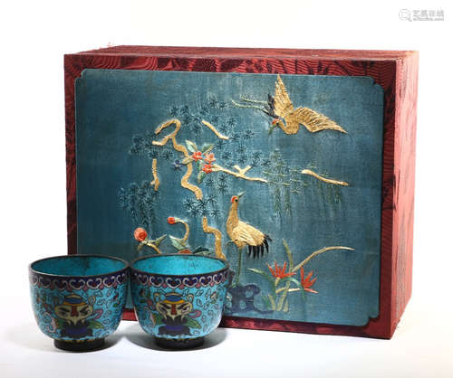 PAIR OF CLOISONNE CUP WITH FIGURE PATTERN