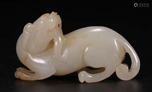 A HETIAN JADE BEAST PENDANT