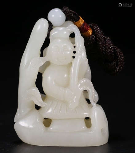 A HETIAN JADE FIGURE PENDANT