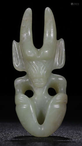 A HETIAN JADE FIGURE PENDANT