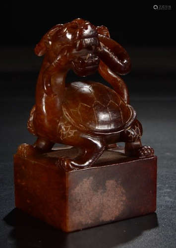 AN ANTIQUE JADE SEAL SHAPED WITH BEAST