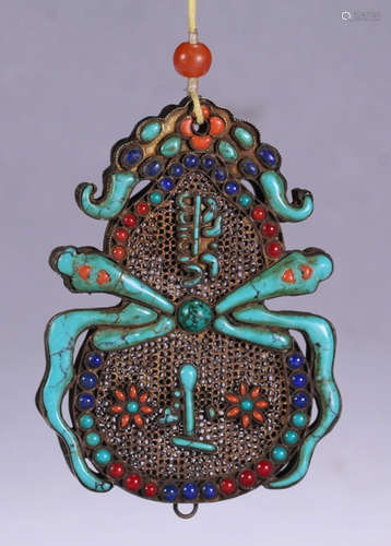 A GILT SILVER TABLET EMBEDDED WITH TURQUOISE