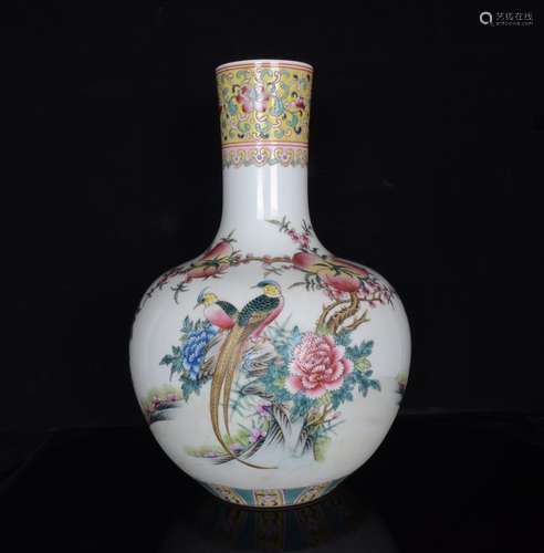 A Porcelain Neameled Bottle Vase With Mark