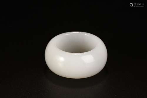 A Hetian Jade Thumb Ring