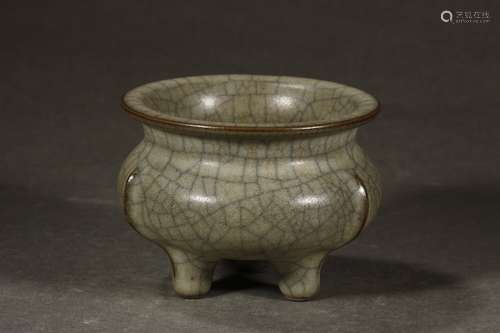 A Ge Kiln 3-Leg Censer