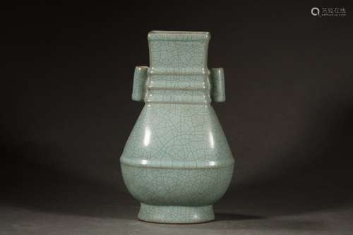 A Guan Kiln Pierced-Ear Vase