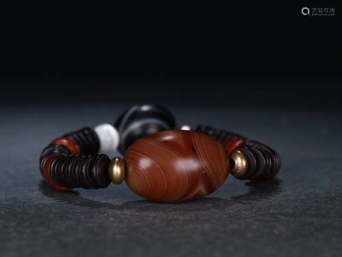 An Agate Dzi Bracelet