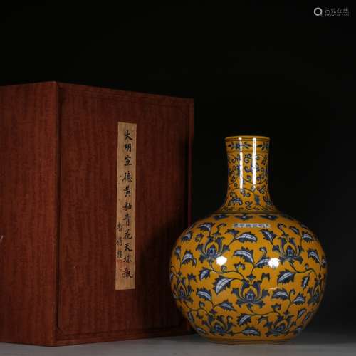 A Daming-Xuande Mark Yellow Glaze Blue&White Vase