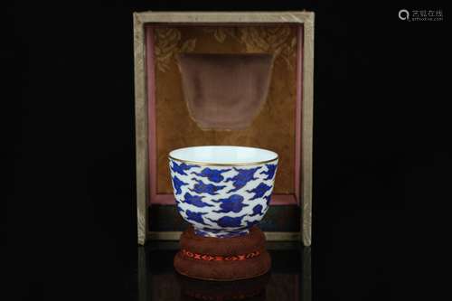 A Blue&White Dragon Painted Cup