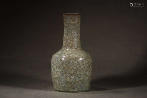 A Guan Kiln Ice Pattern Vase