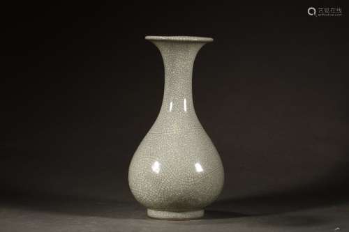 A Ge Kiln White Glaze Yuhuchun Vase