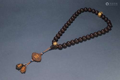 An Agarwood 18-Bead Pendant With Golden Painting