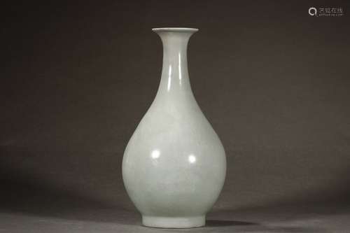 A Ru Kiln Yuhuchun Vase