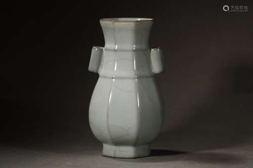 A Guan Kiln Pierced-Ear Vase