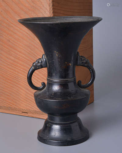 古銅獸耳花瓶