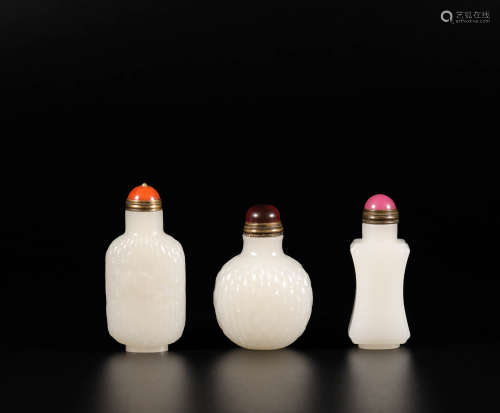 A set of HeTian Jade Snuff Bottle from Qing清代和田玉鼻煙壺一組