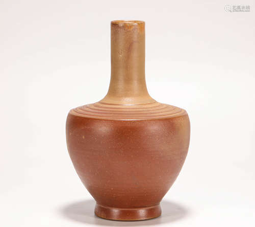 Brown Glazed Showing vase from Western Jin西晋時期醬釉賞瓶