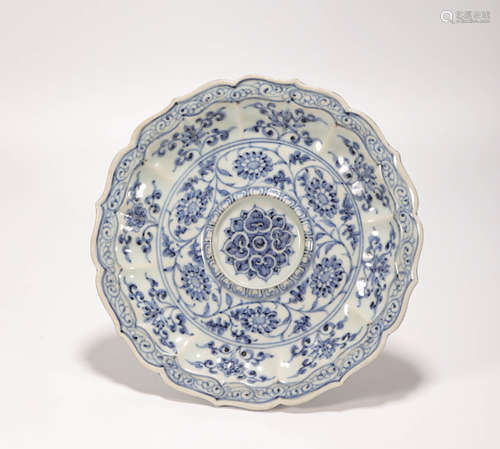 White and Blue Kiln Plate with Branches from Ming明代青花缠枝纹盘