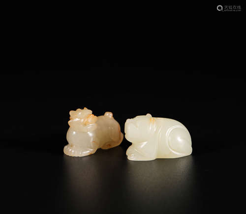 A pair of HeTian Jade Ornament in Beast form from Han漢代和田玉瑞獸一對