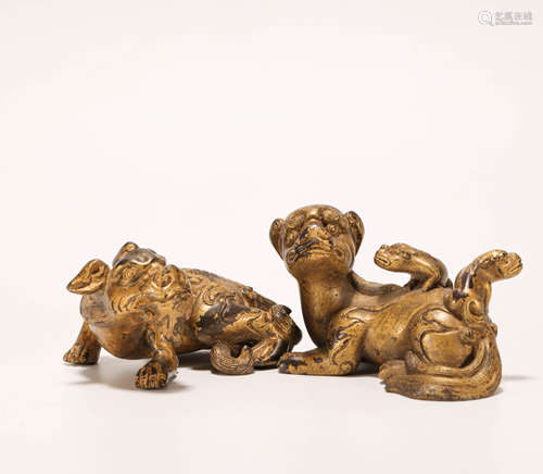 Copper and Golden Writing Tool in Beast form from Qing清代銅鎏金動物鎮尺