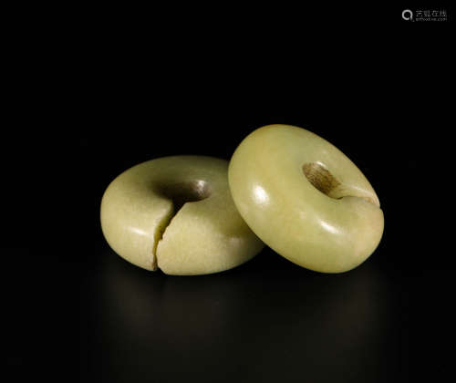 A Pair of Yellow Jade Ornament from HongShan Culture紅山文化時期黄玉玦一對