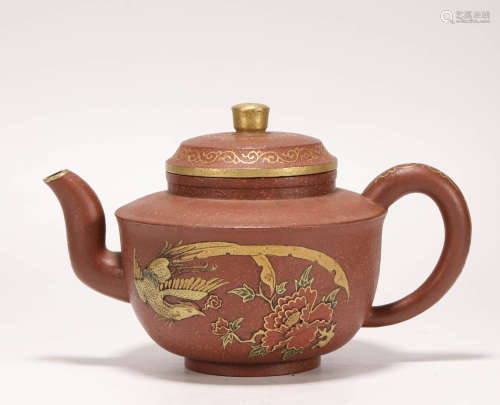 Dark-red Enameled Pottery from Qing清代紫砂描金壺