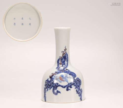 White and Blue Porcelain Neck Vase from Qing清代青花加紫頸瓶