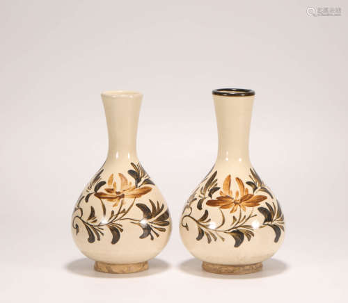 A pair of White Kiln Floral Vase from Song宋代白瓷花卉紋觀音瓶一對