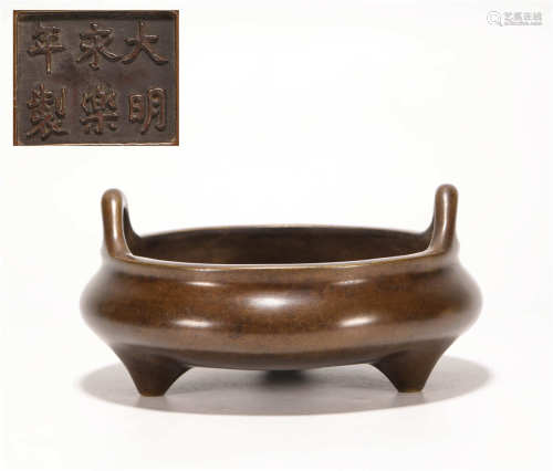 Copper and YongLe Style Censer from Ming明代銅質永樂款三足香爐