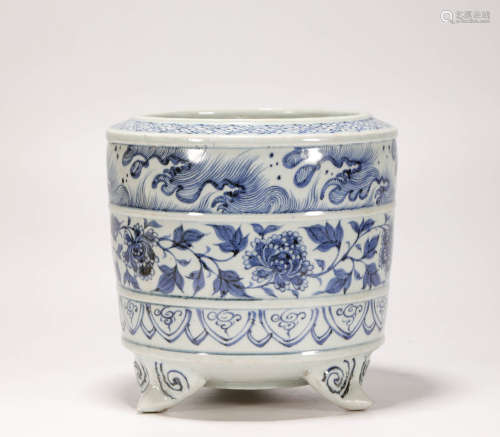 White and Blue Porcelain Three foot Censer from Yuan元代青花花卉紋三足爐