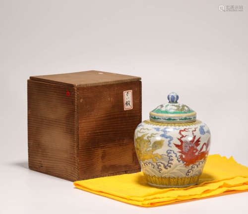 Colored Vase in Qilin Design from Ming明代鬥彩海水紋麒麟罐