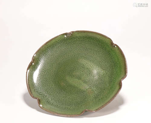 Green Glazed  Petal Plate from Song宋代綠釉花瓣口盤