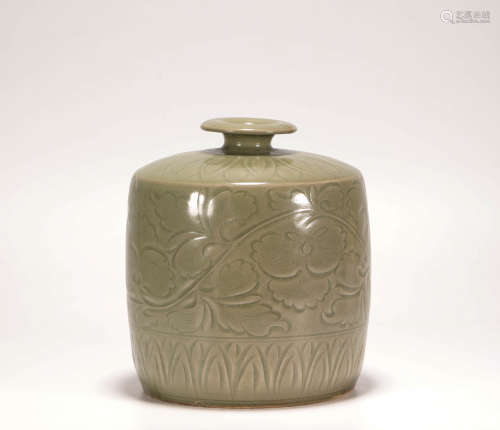 Green Kiln Floral Vase from Song宋代青瓷花卉紋瓶