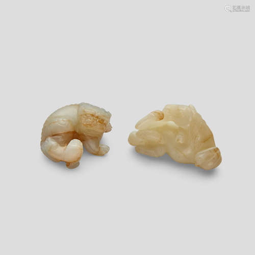 Two carved jade animals Qing dynasty