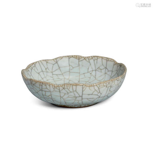 A Ge-yao type crackled-glazed shallow bowl Qing dynasty